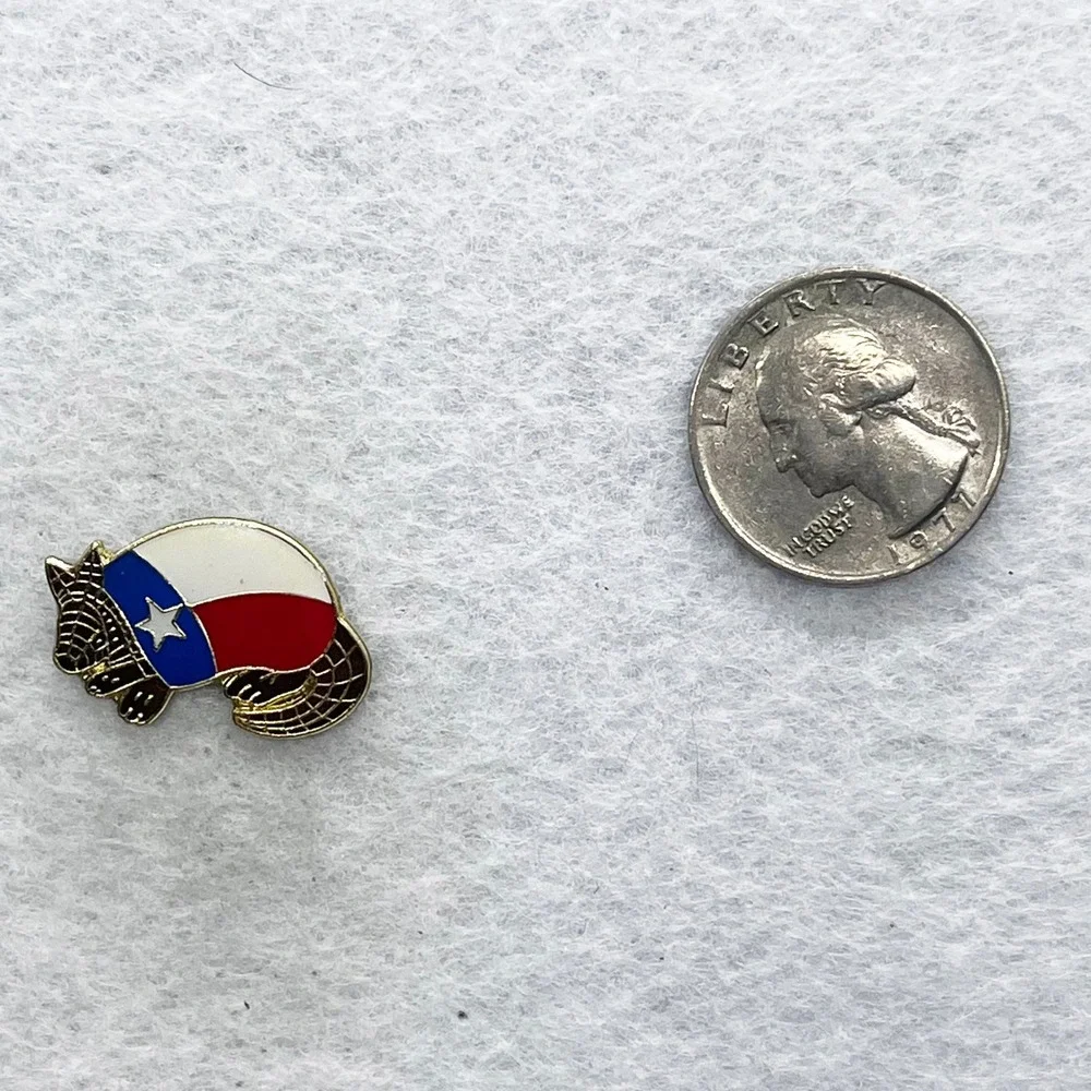 🔮‎ 5/$25 Vintage Texas Flag Armadillo Pin